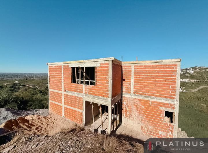 Casa · 1268m² · 5 Ambientes · 2 Cocheras