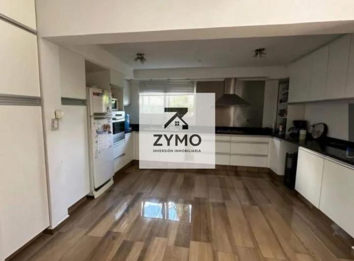 Casa · 200m² · 6 Ambientes · 2 Cocheras