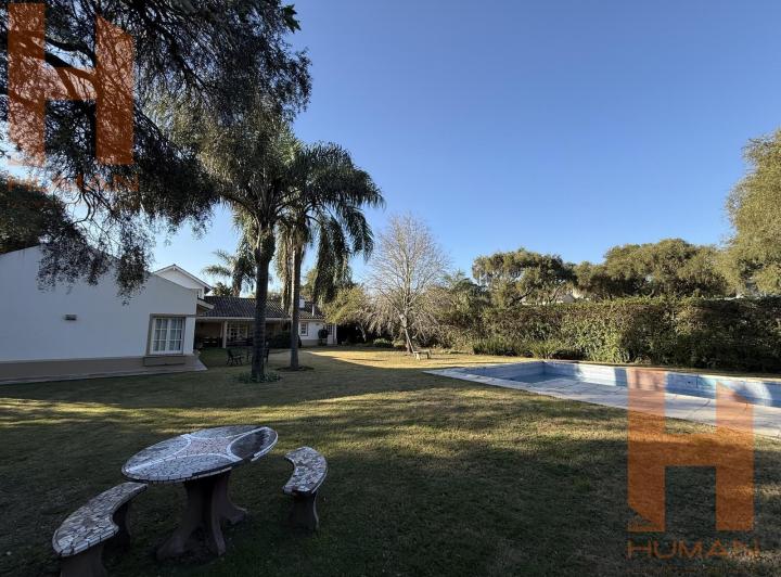 Casa · 336m² · 10 Ambientes · 2 Cocheras