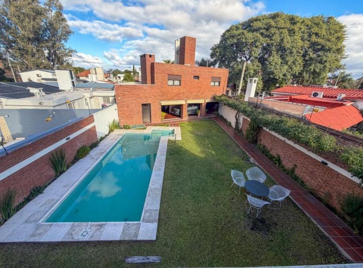 Casa · 320m² · 11 Ambientes · 2 Cocheras