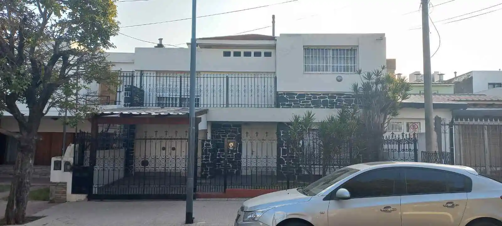 COFICO muy linda propiedad de 4 dormitorios más estudio o departamento