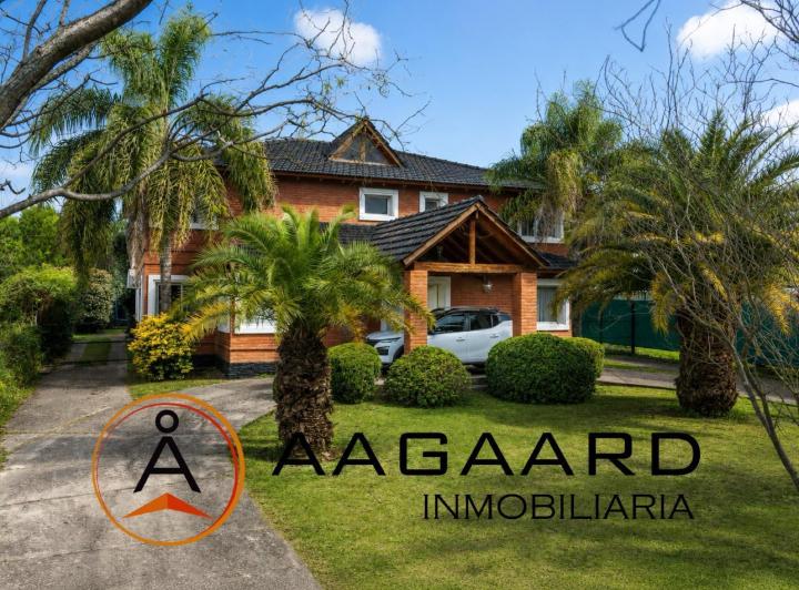 Casa · 915m² · 5 Ambientes · 2 Cocheras