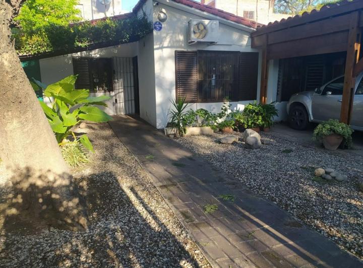 Casa · 84m² · 5 Ambientes · 2 Cocheras