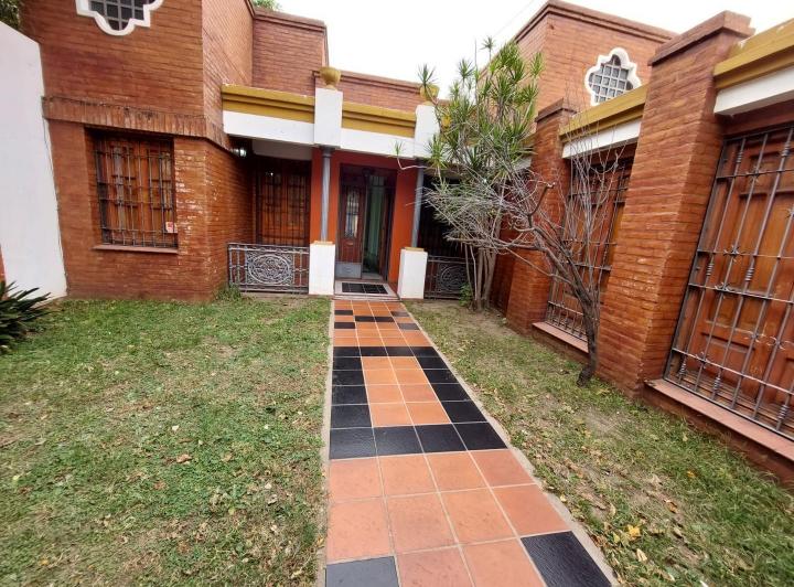 Casa · 200m² · 4 Ambientes · 1 Cochera