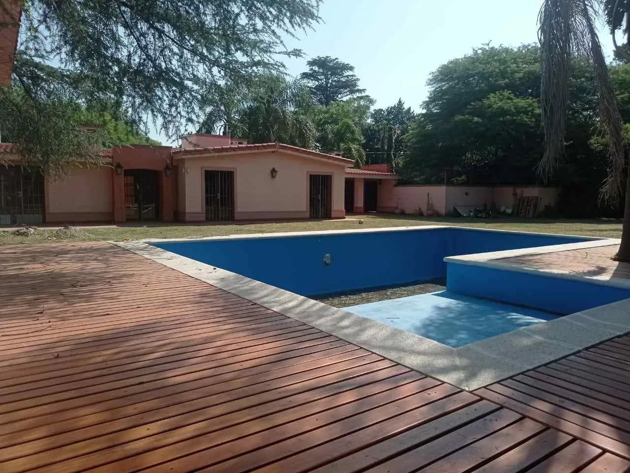 Villa Belgrano, Una planta, amplio parque , pileta, seguridad nocturna