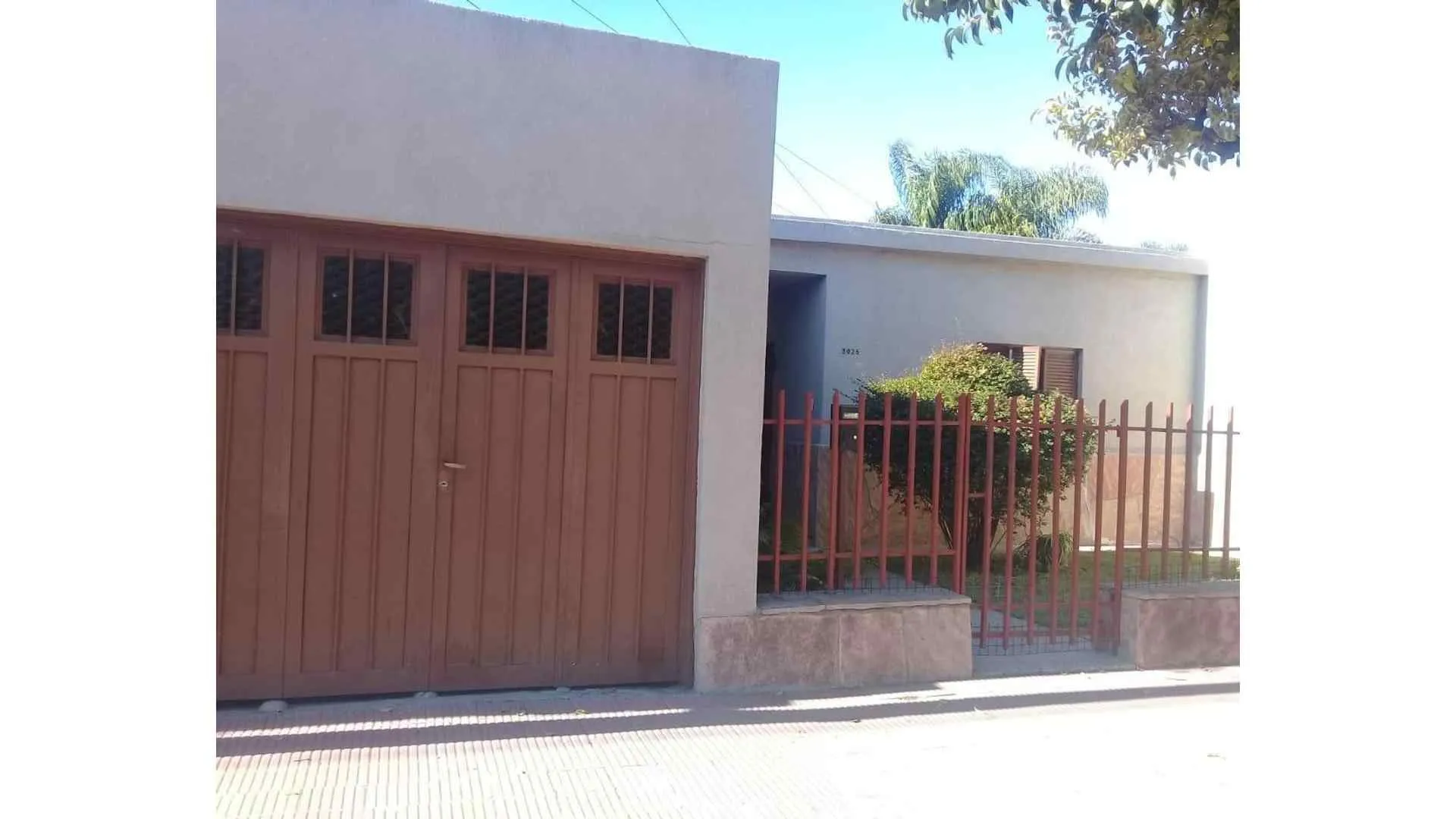 Venta Casa más Dúplex Barrio Villa Azalais
