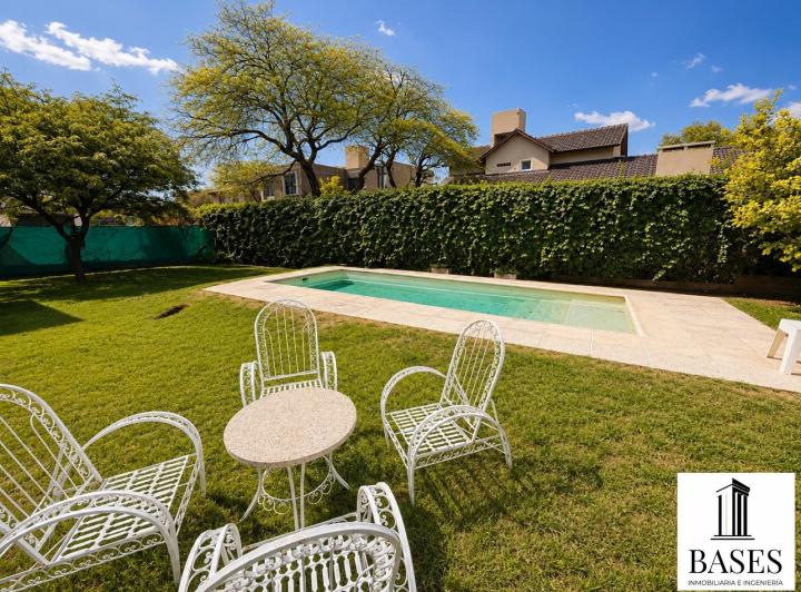 Casa · 220m² · 3 Dormitorios · 1 Cochera