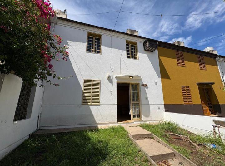 Casa · 80m² · 5 Ambientes · 1 Cochera