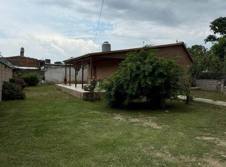 Casa · 219m² · 9 Ambientes · 1 Cochera