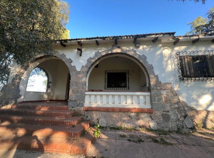 Casa · 250m² · 5 Ambientes · 1 Cochera