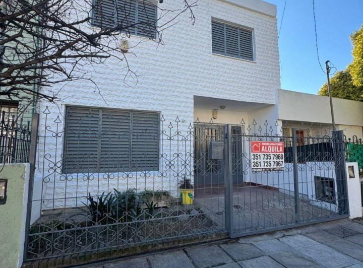 Casa · 145m² · 7 Ambientes · 1 Cochera