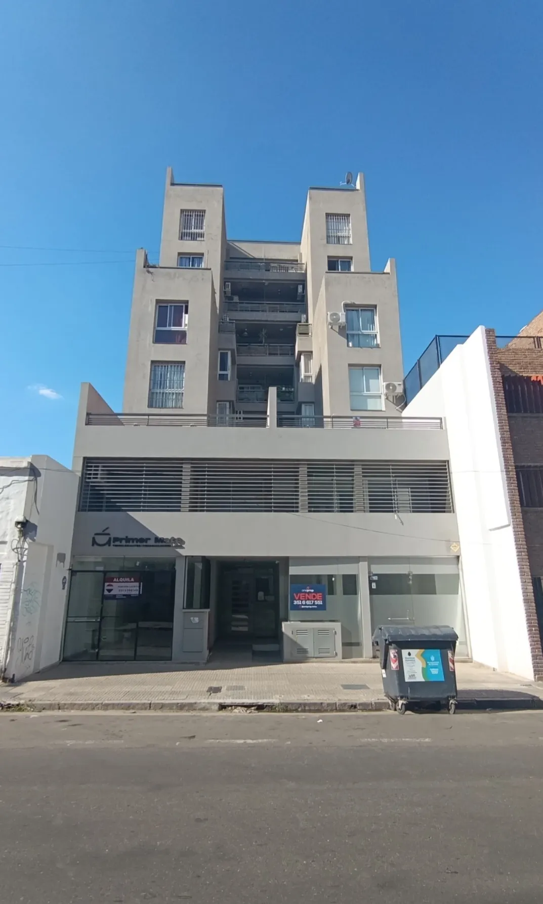 VENTA 3 oficinas en barrio Alberdi a una cuadra de Plaza Colon