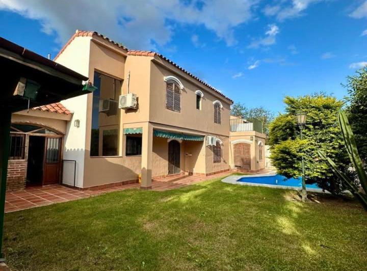 Casa · 180m² · 6 Ambientes · 2 Cocheras