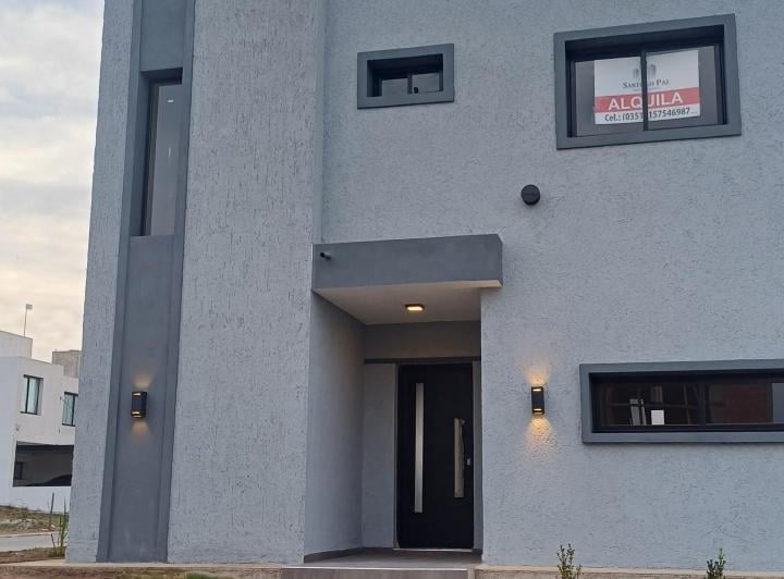 Casa · 135m² · 4 Ambientes · 1 Cochera
