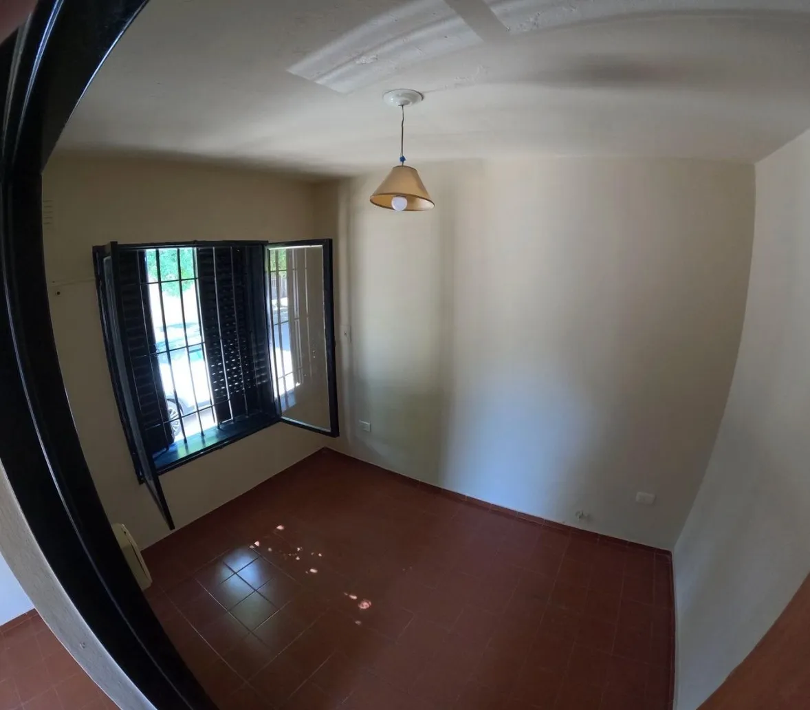Casa de 2 Dorm en Barrio Colon