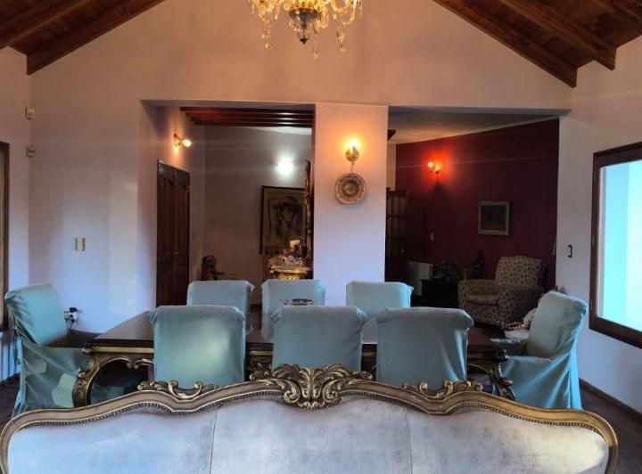 Casa · 440m² · 4 Ambientes · 1 Cochera