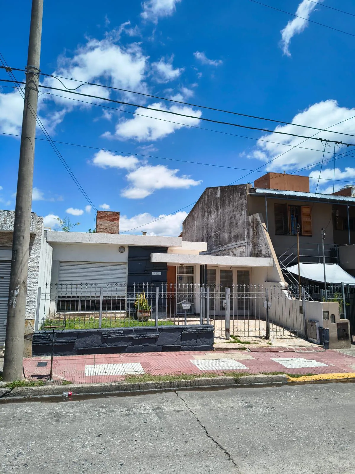 CASA EN VENTA DE DOS DORMITORIOS EN CALLE MAESTRO VIDAL 482 B ALTO ALBERDI