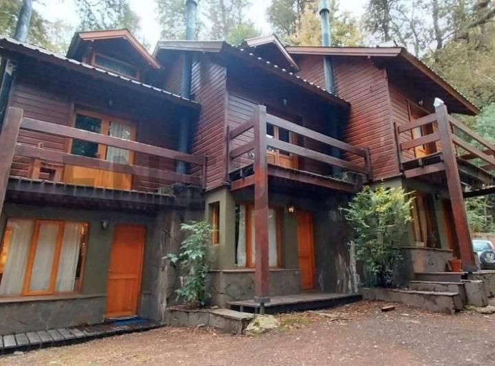 Terreno · 240m² · 9 Ambientes · 3 Cocheras