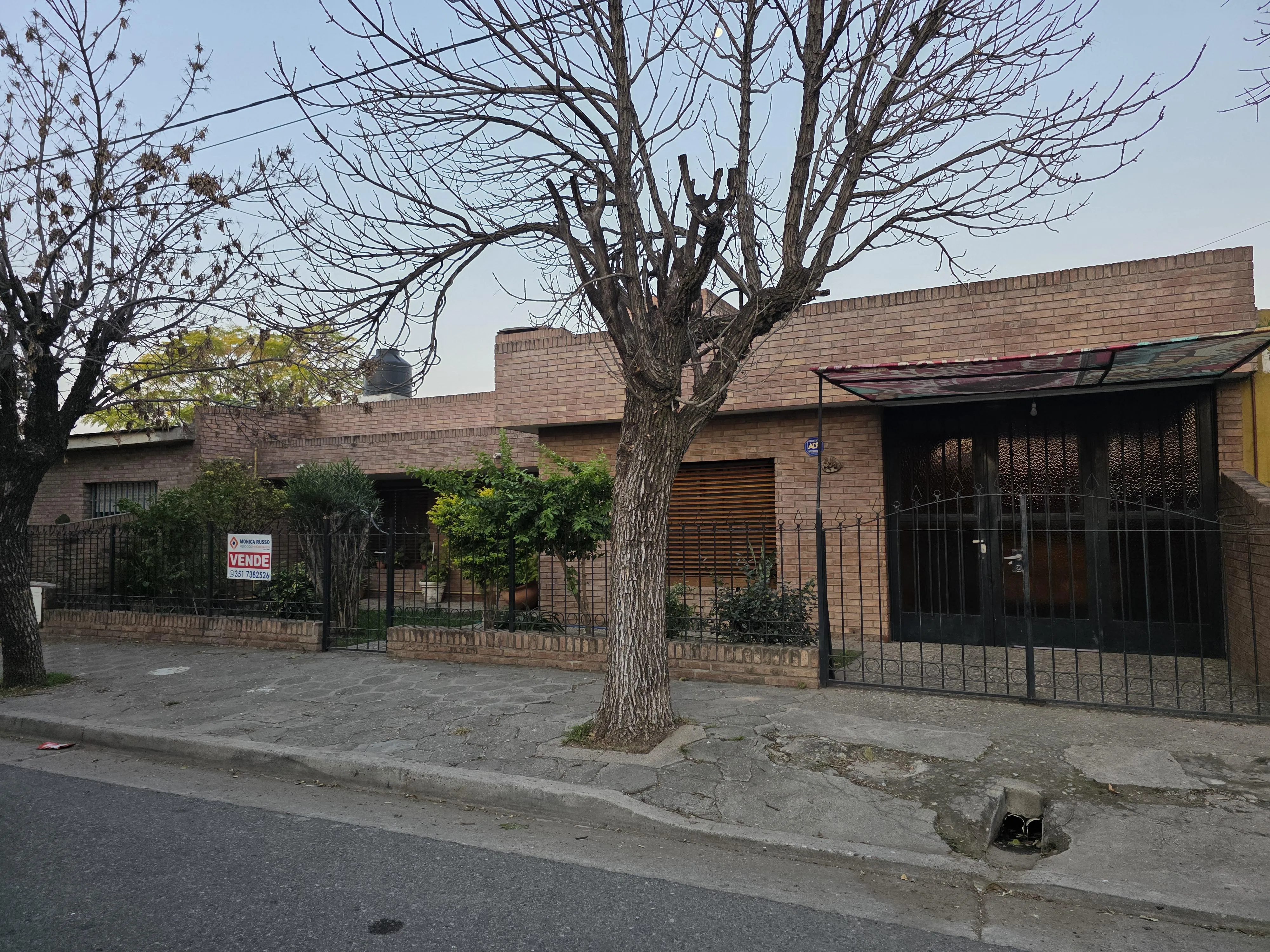 CASA  EN VENTA EN BARRIO LAS PALMAS 4 DORMITORIOS