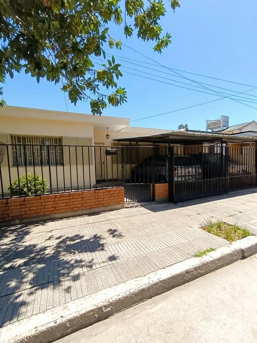 Amplia casa en venta B Los Gigantes