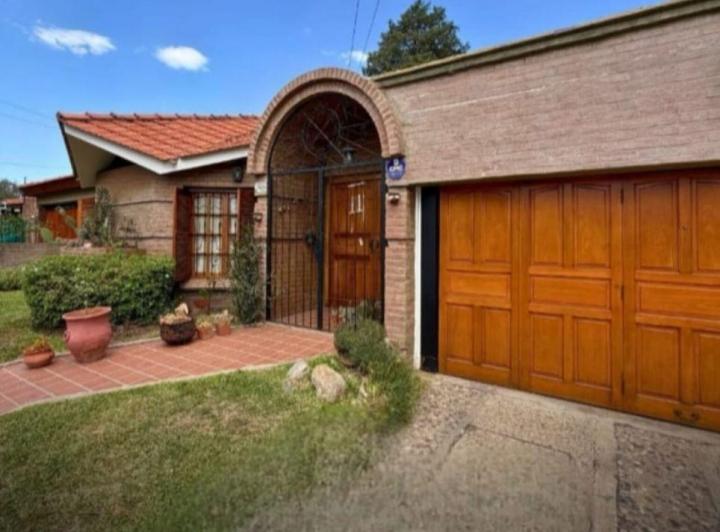 Casa · 323m² · 10 Ambientes · 2 Cocheras