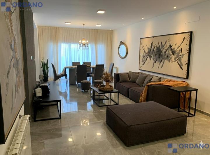 Casa · 360m² · 6 Ambientes · 1 Cochera