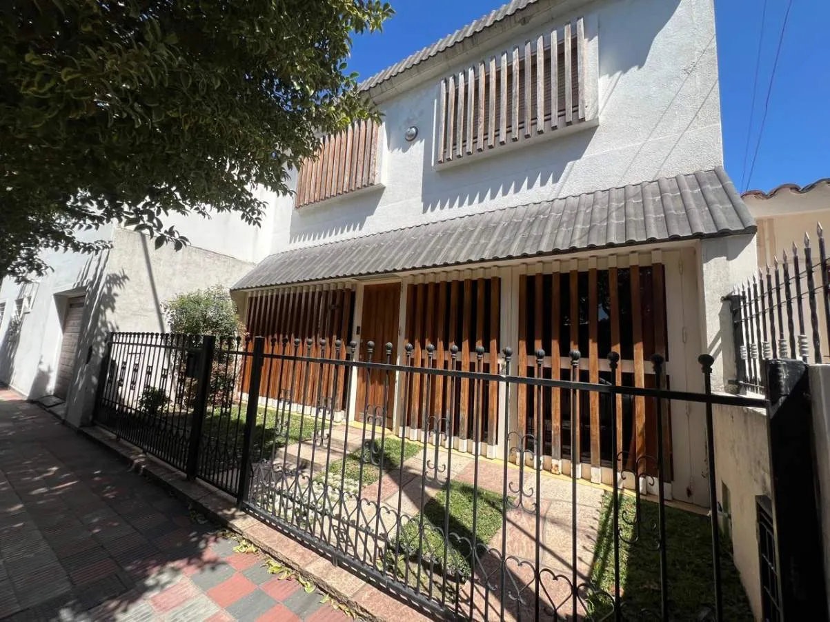 ¡Casa en Venta en Barrio Empalme, a Metros de Av. Sabattini!