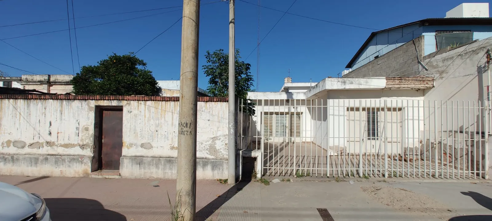 VENDO CASA 3 DORM A REFACCIONAR, B° SAN VICENTE S/ LOPEZ Y PLANES