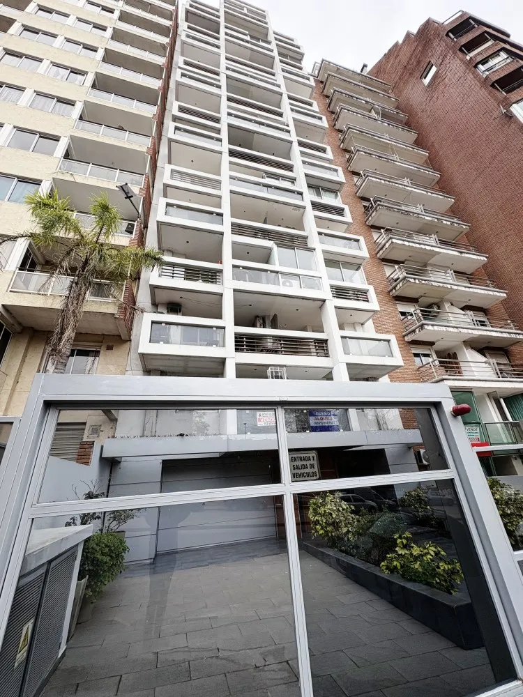 SE VENDE DEPARTAMENTO EN AV POETA LUGONES