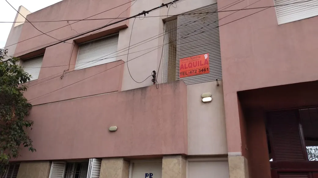 ALQUILO TALLERES OESTE AVDA.DEL TRABAJO P/A. 1 DORM. COCINA/COM. BALCON C/ASADOR