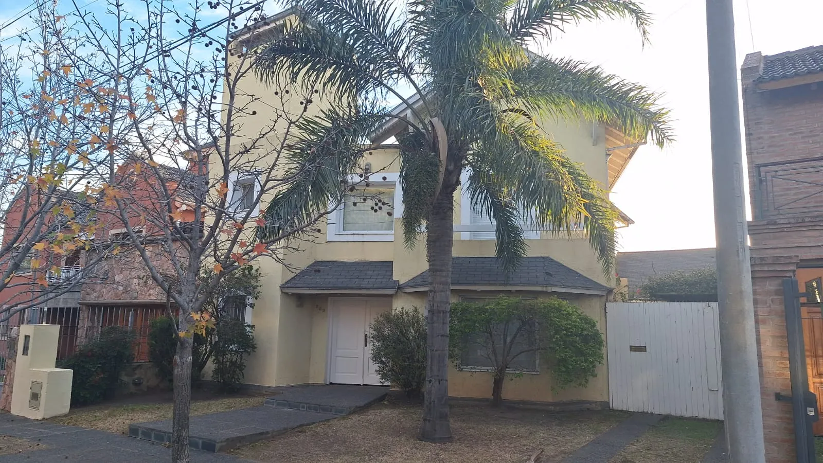 CASA EN VENTA - BARRIO URCA - 3 DOR 4 B - ESCRITURA