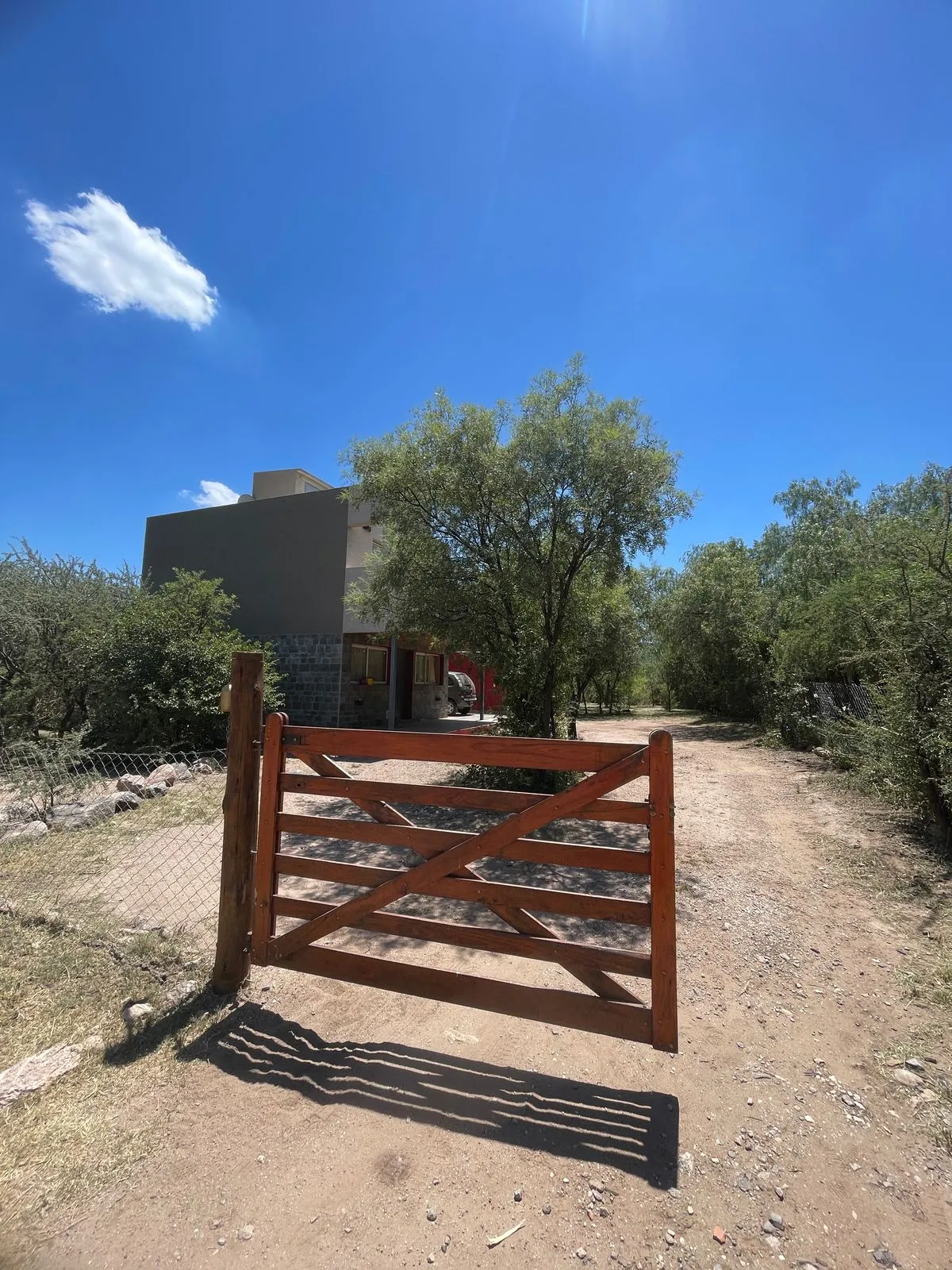 OPORTUNIDAD EN CAPILLA DEL MONTE! CONSTRUCCION DE CALIDAD, ZONA CERRO URITORCO