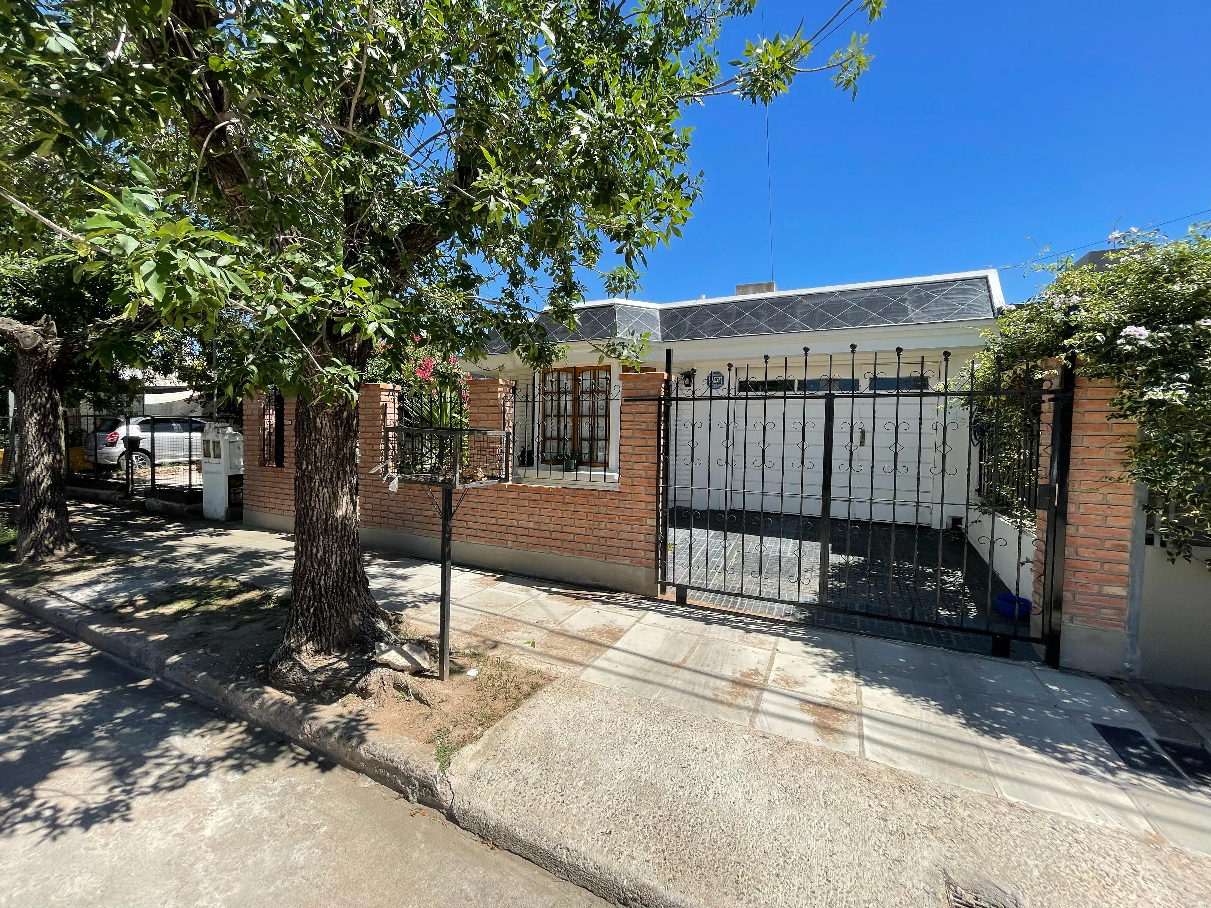 CERVECEROS CASA EN VENTA CON PILETA 3 DORMITORIOS
