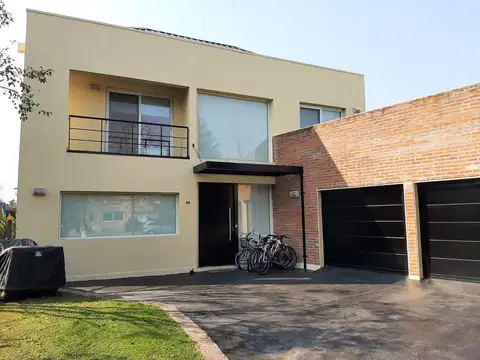 Casa en Venta en Santa Maria De Los Olivos, Countries y Barrios Cerrados en Malvinas Argentinas