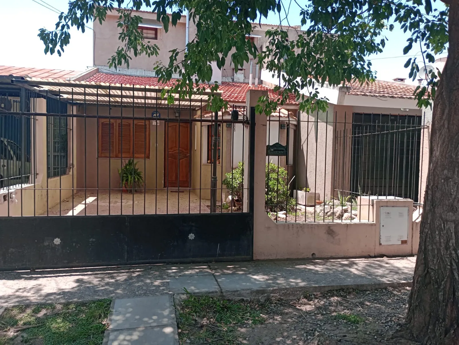 VENDO CASA 3 DORMITORIOS-BARRIO MATIENZO