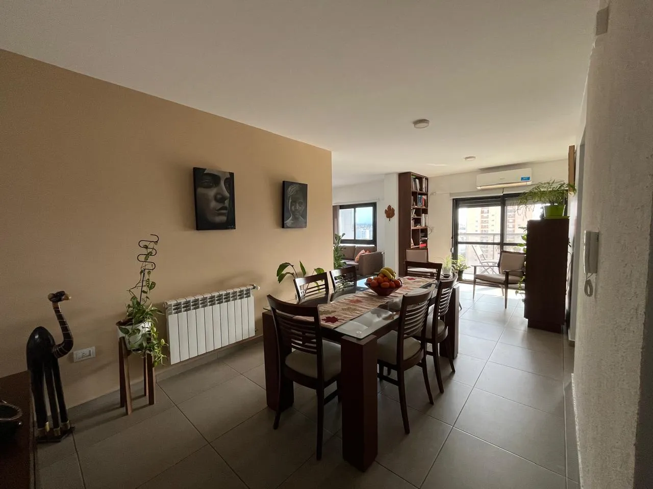 Venta De Departamento Tres Dormitorios En Córdoba - Balcón Y Cochera - Complejo