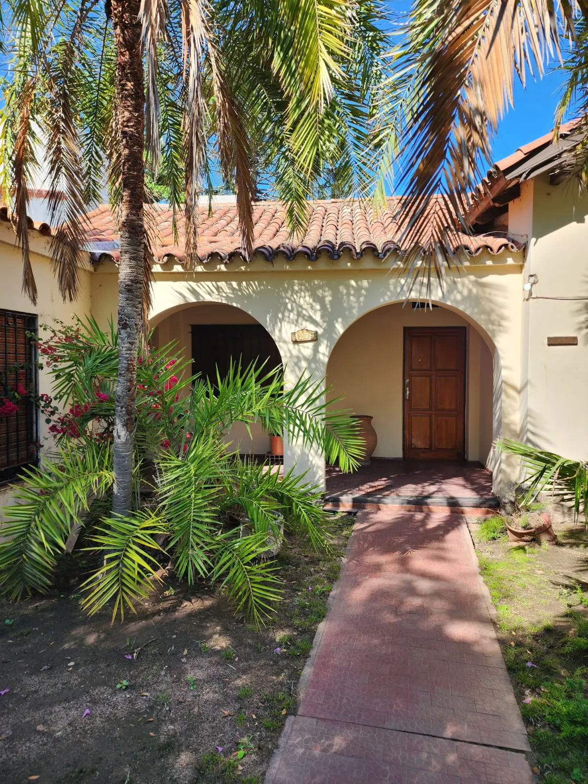 CASA ESTILO COLONIAL EN CERRO DE LAS ROSAS