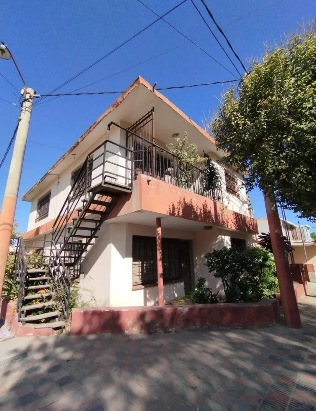 💒CASA EXPECTACULAR C/COCHERA Y PATIO EN 🚩MANUEL DE ESCALADA 3040