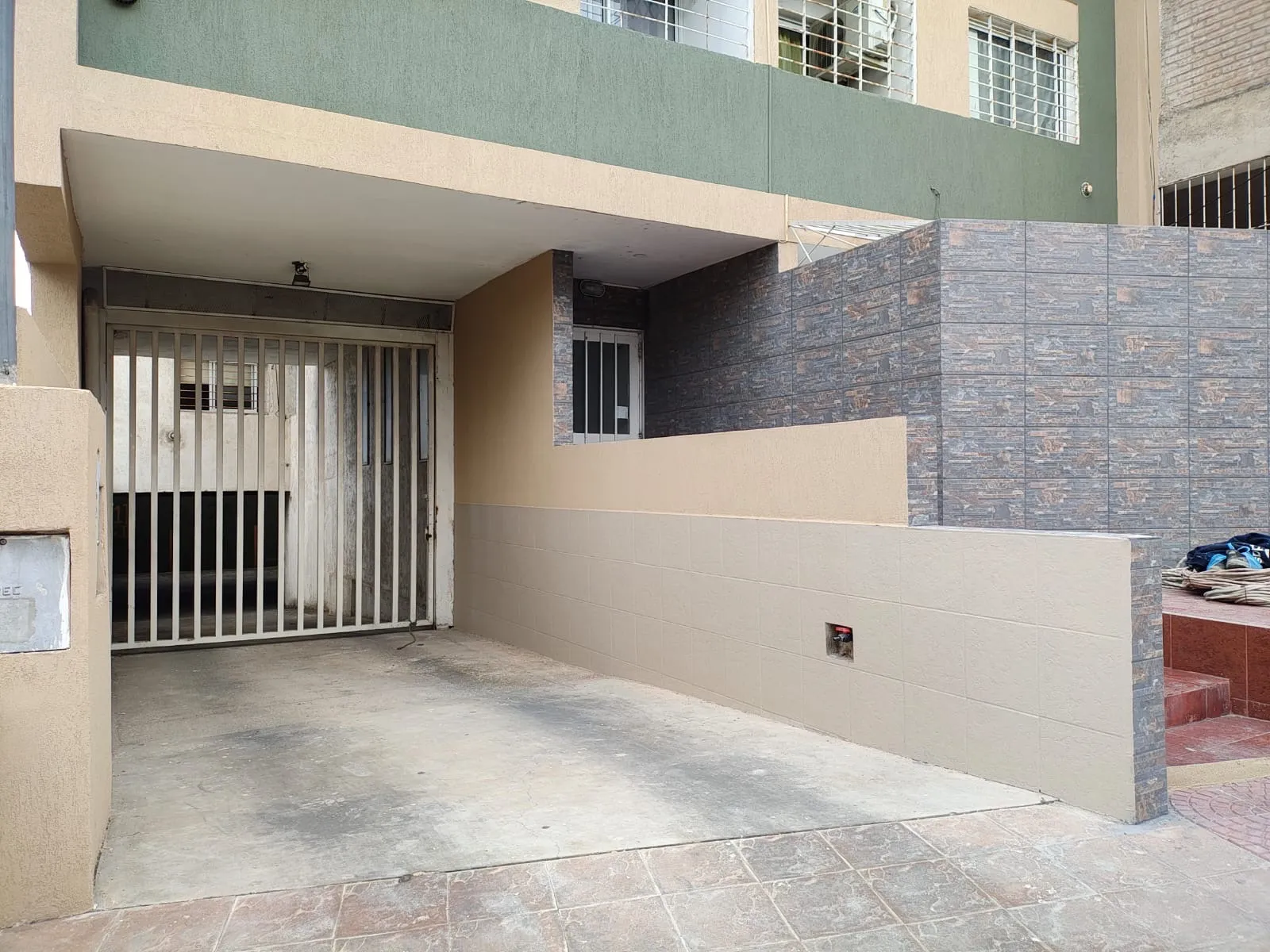 DPTO. 1 DORM + COCHERA - 1 PISO - FRENTE C/BALCON