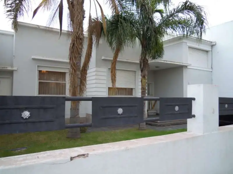 CASA EN EXCELENTE ESTADO EN VENTA UBICADA EN B SAN VICENTE