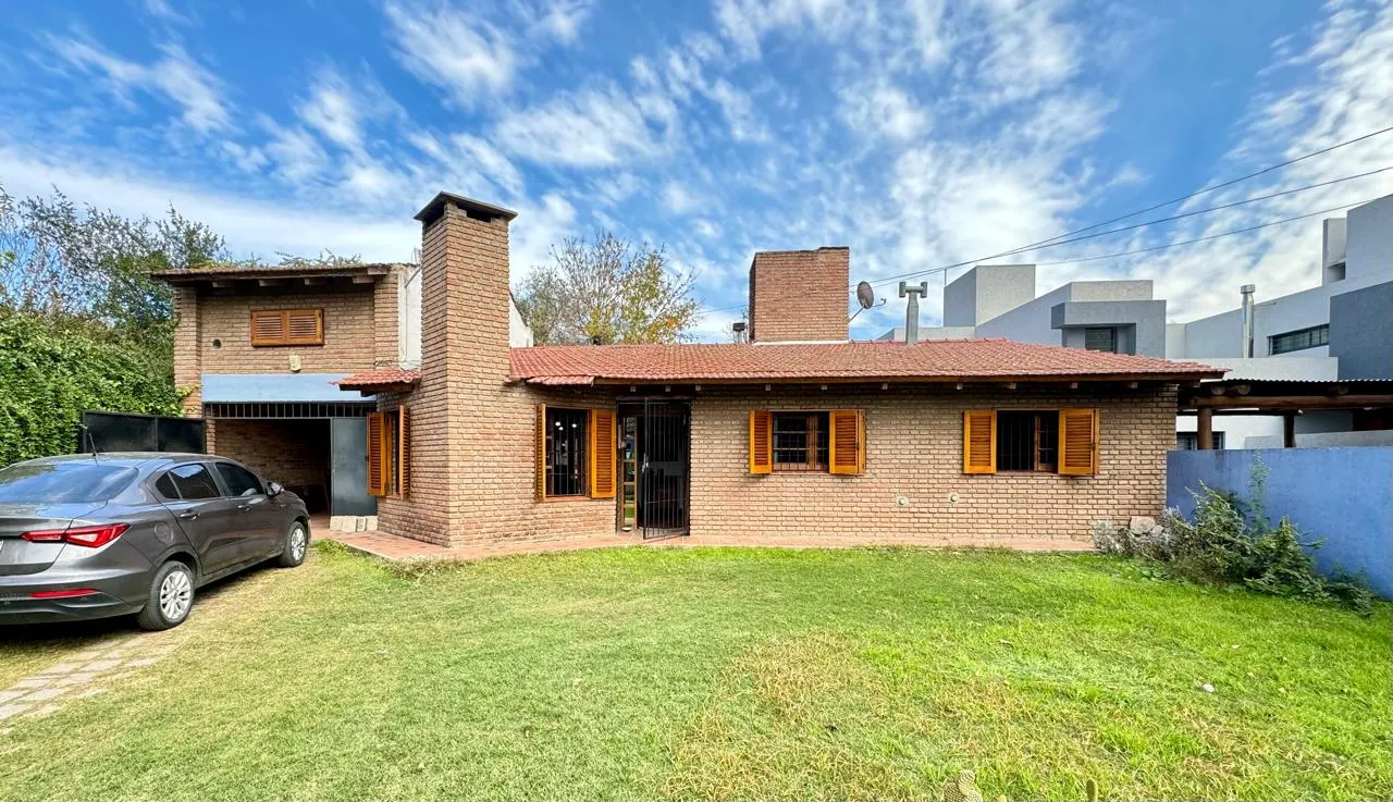 VENTA - CASA 4 DORMITORIOS - VILLA WARCALDE