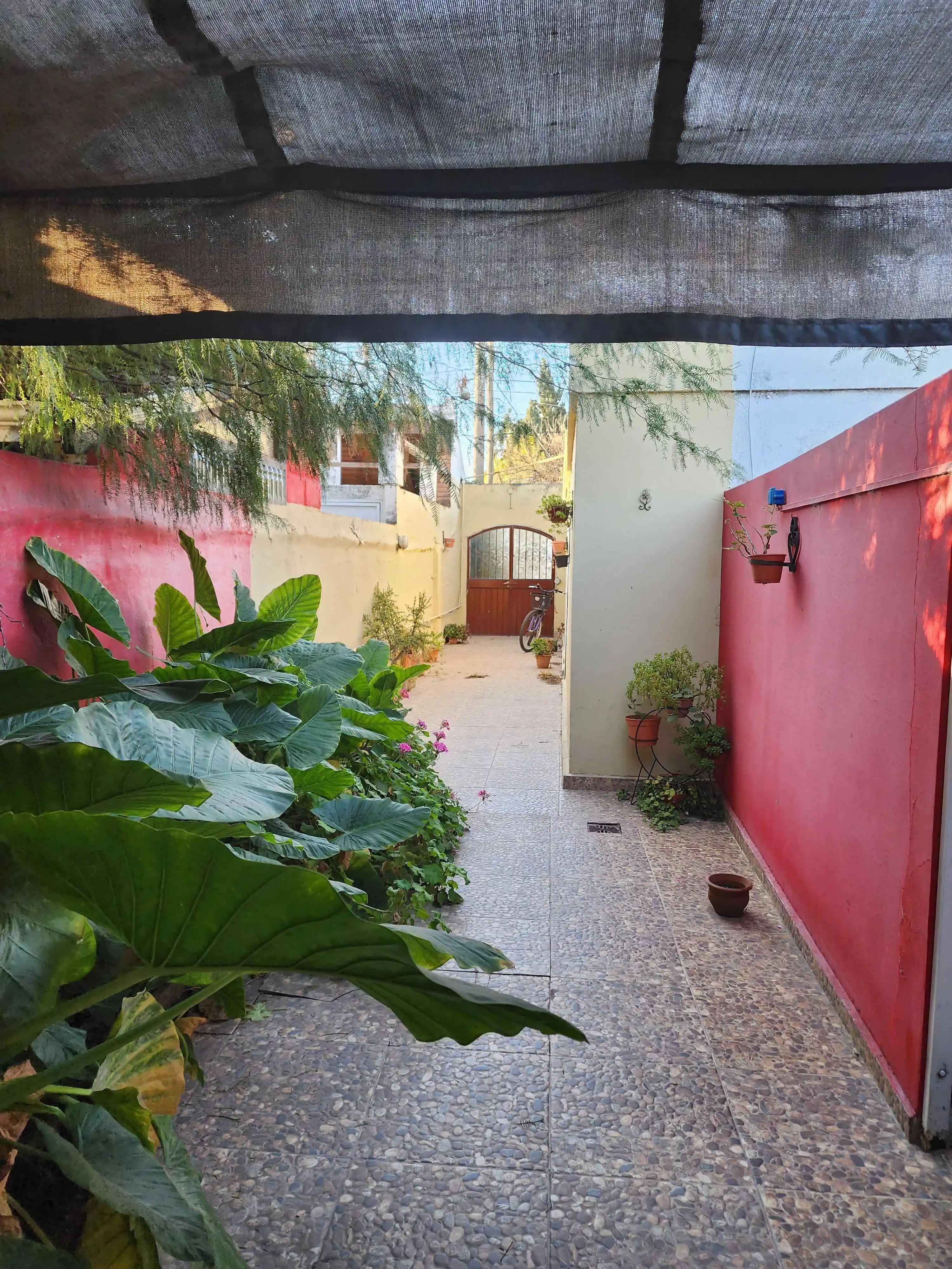 DOS CASAS AL PRECIO DE UNA EN ZONA RESIDENCIAL