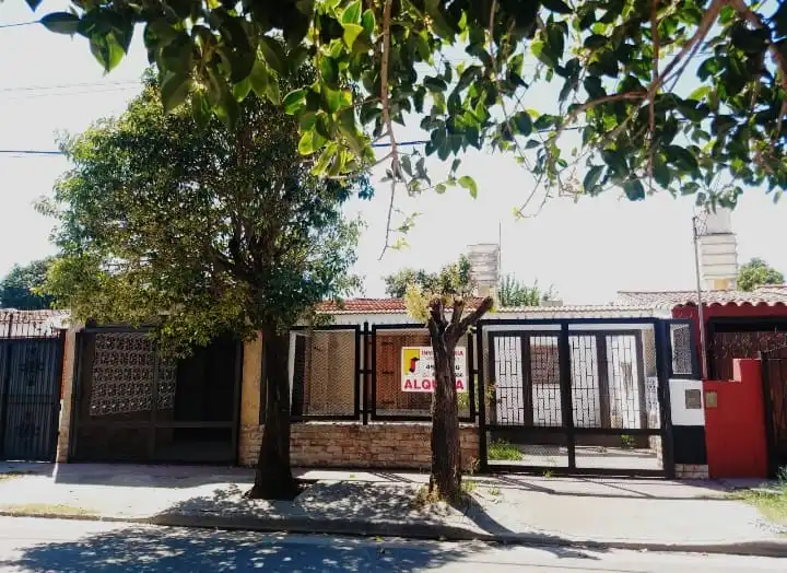 😍HERMOSA CASA 💒C/PATIO Y COCHERA EN 📍AMBROSIO FUNES 2731