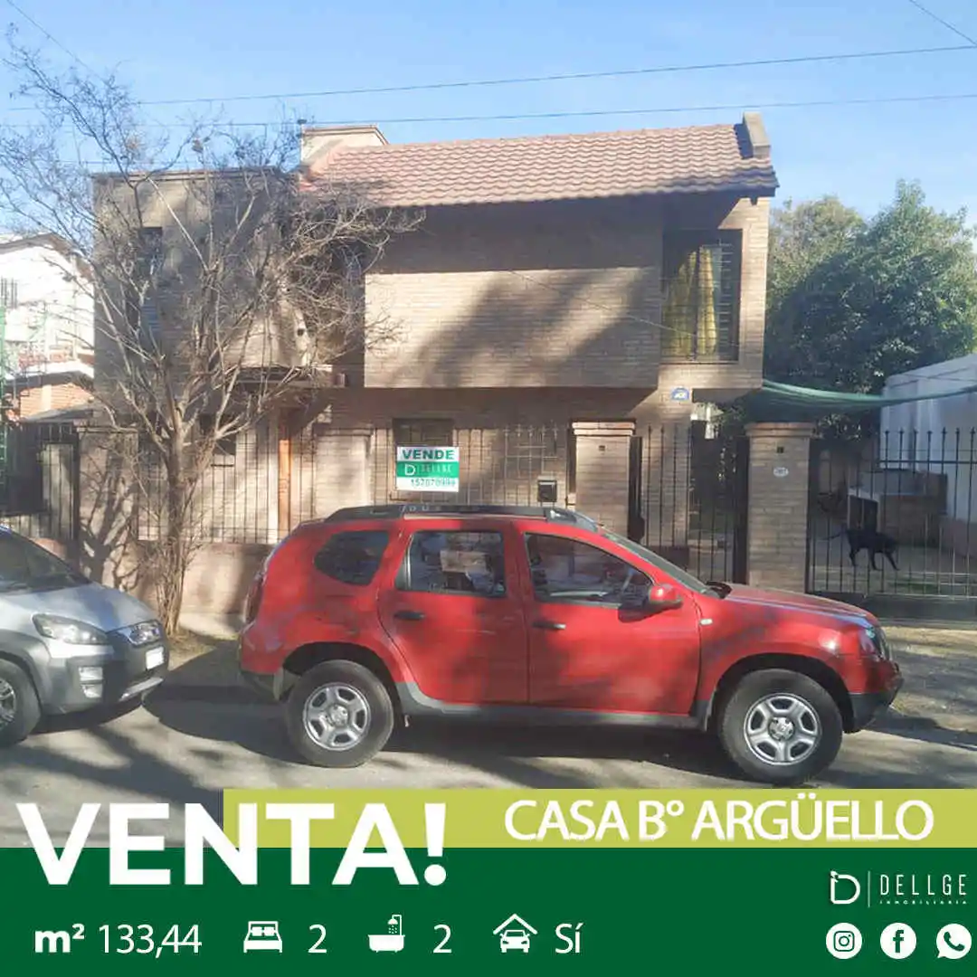 Casa Barrio Arguello! VENTA! Dos dormitorios! Freante a Plaza!