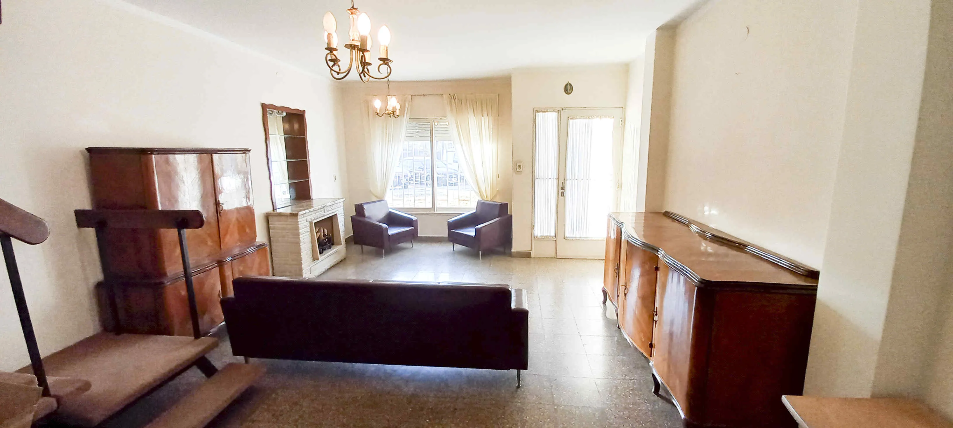 HERMOSA PROPIEDAD EN B° SAN VICENTE, CASA DE CUATRO DORMITORIOS
