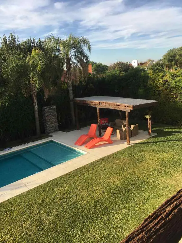 Casa 4 dormitorios con pileta La Reserva