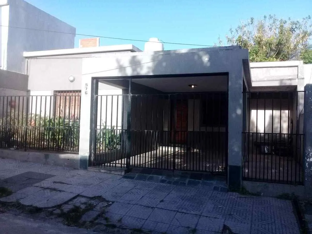 Vendo Casa 2 Dorm a metros de Boulevard San Juan