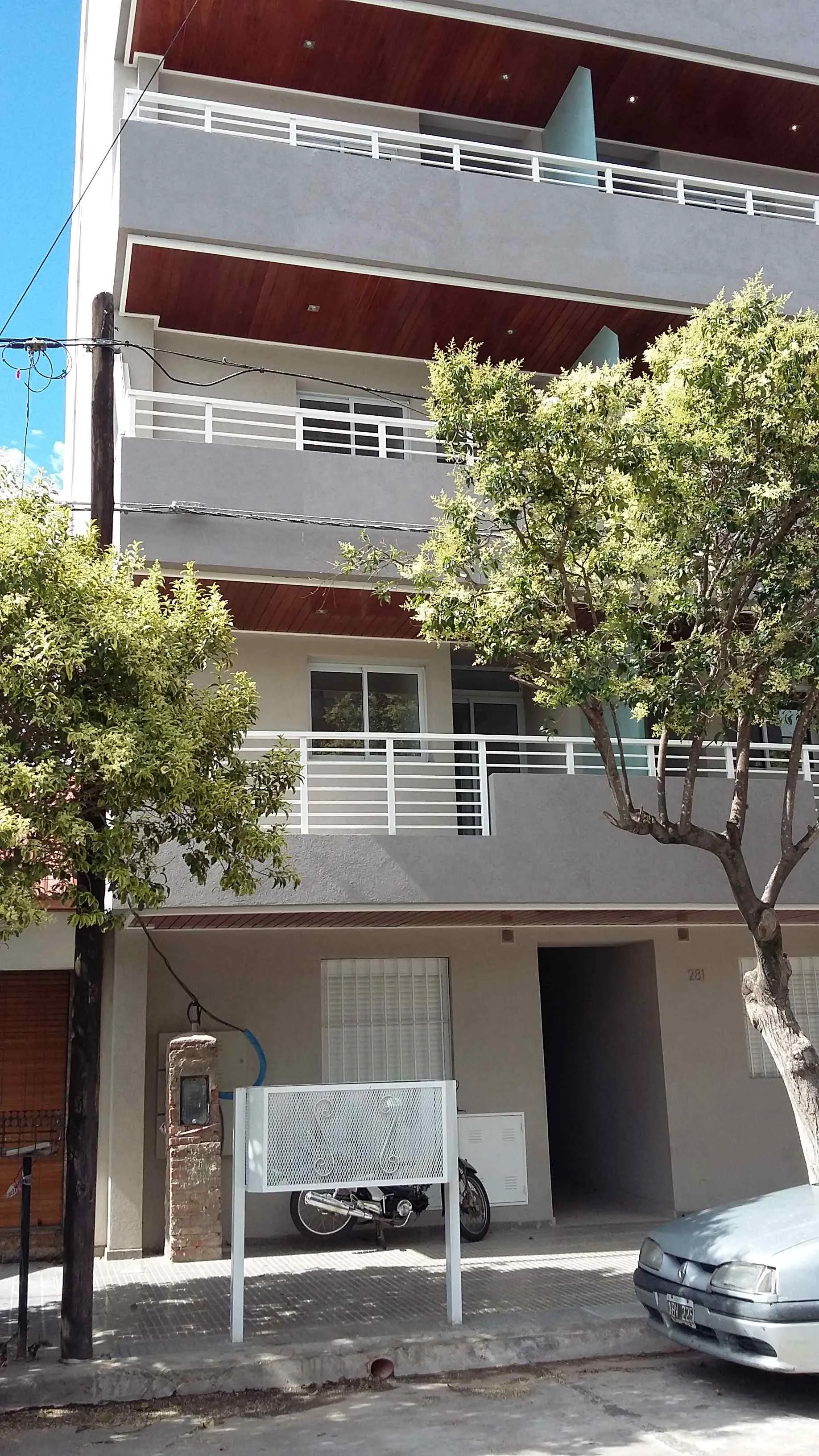 B* ALTA CORDOBA. VENTA. 1 dorm. Pequeño patio. Muy iluminado - Con Escritura.