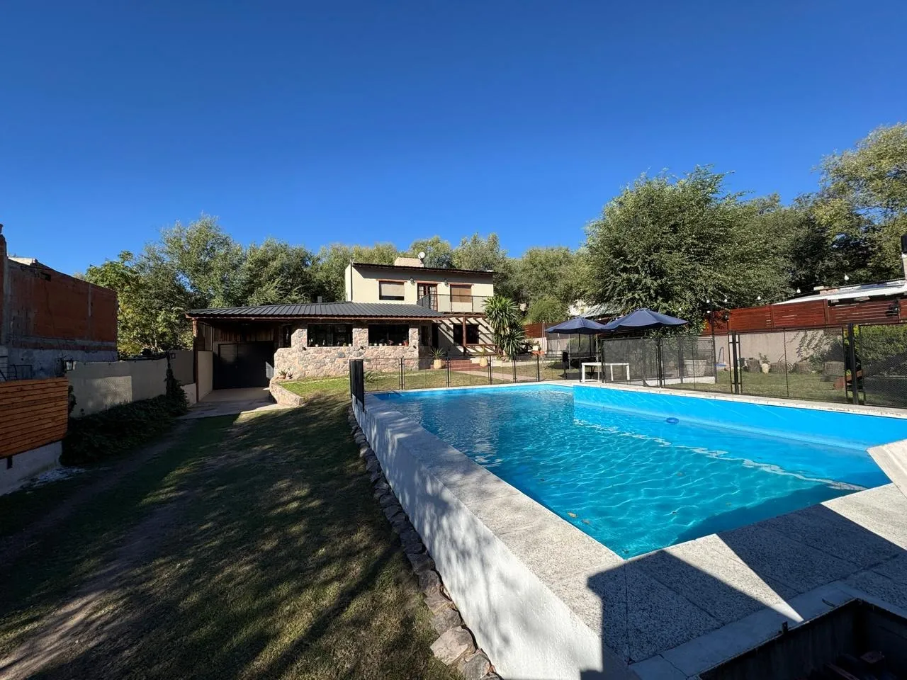 VENDO EXCEPCIONAL VIVIENDA EN PQUE. SIQUIMAN!