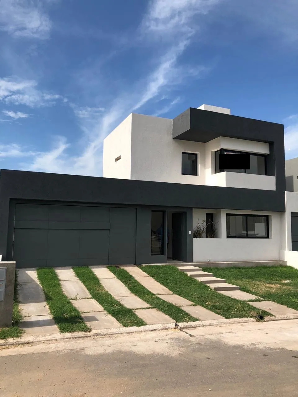 MIRADORES - 156 MTS 252MTS TERRENO- 3 DOR -